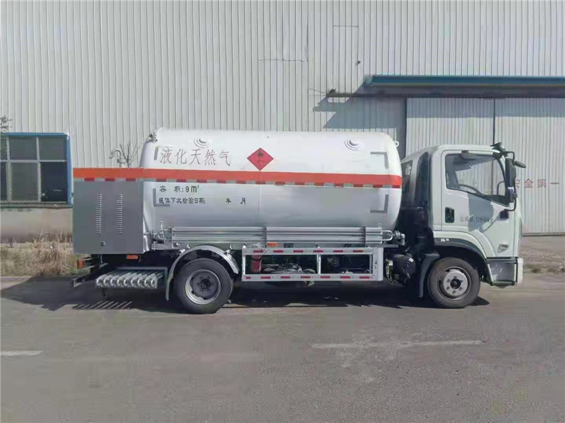 東風(fēng)專(zhuān)底單橋氣罐運(yùn)輸車(chē)