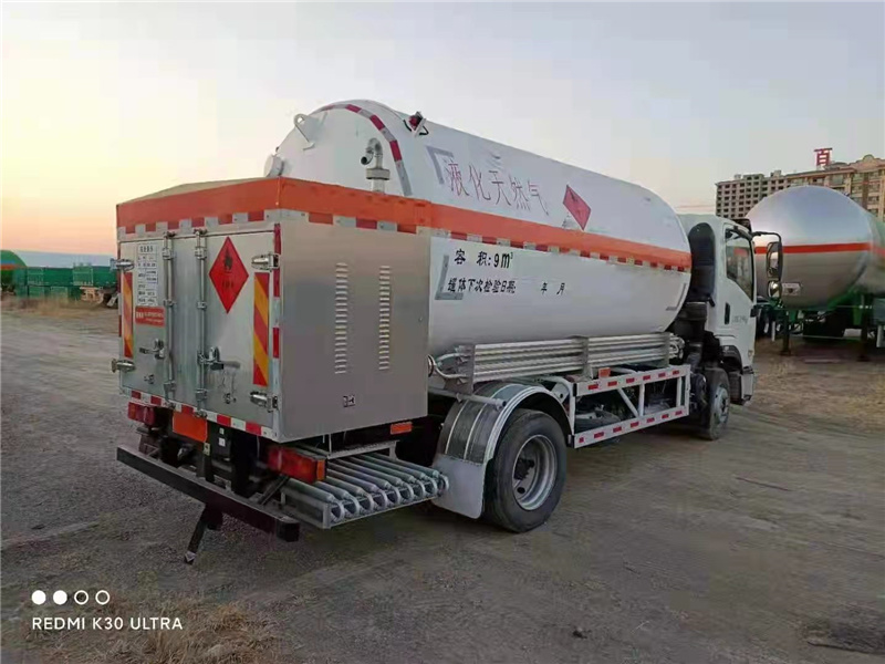 東風(fēng)專底單橋氣罐運(yùn)輸車