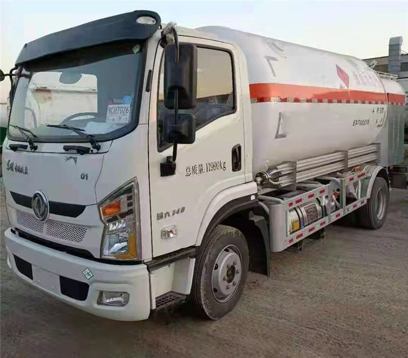 東風(fēng)專底單橋氣罐運(yùn)輸車