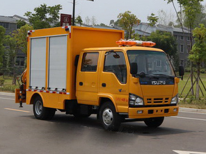 五十鈴帶吊救險車