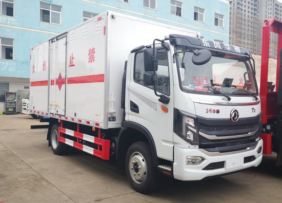 東風(fēng)T3易燃液體廂式運(yùn)輸車(chē)