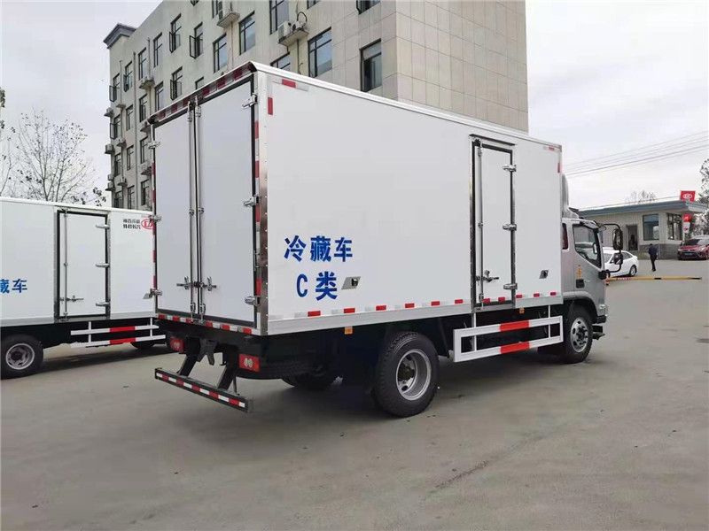 國(guó)六 福田歐馬可5.1米冷藏車(chē)